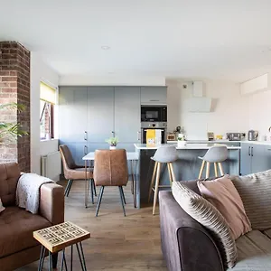 New Lisburn Road - Free Parking , Belfast United Kingdom